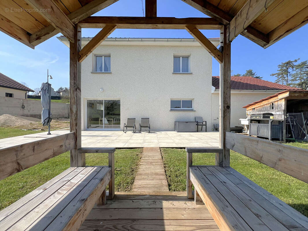 Maison à BOUVESSE-QUIRIEU