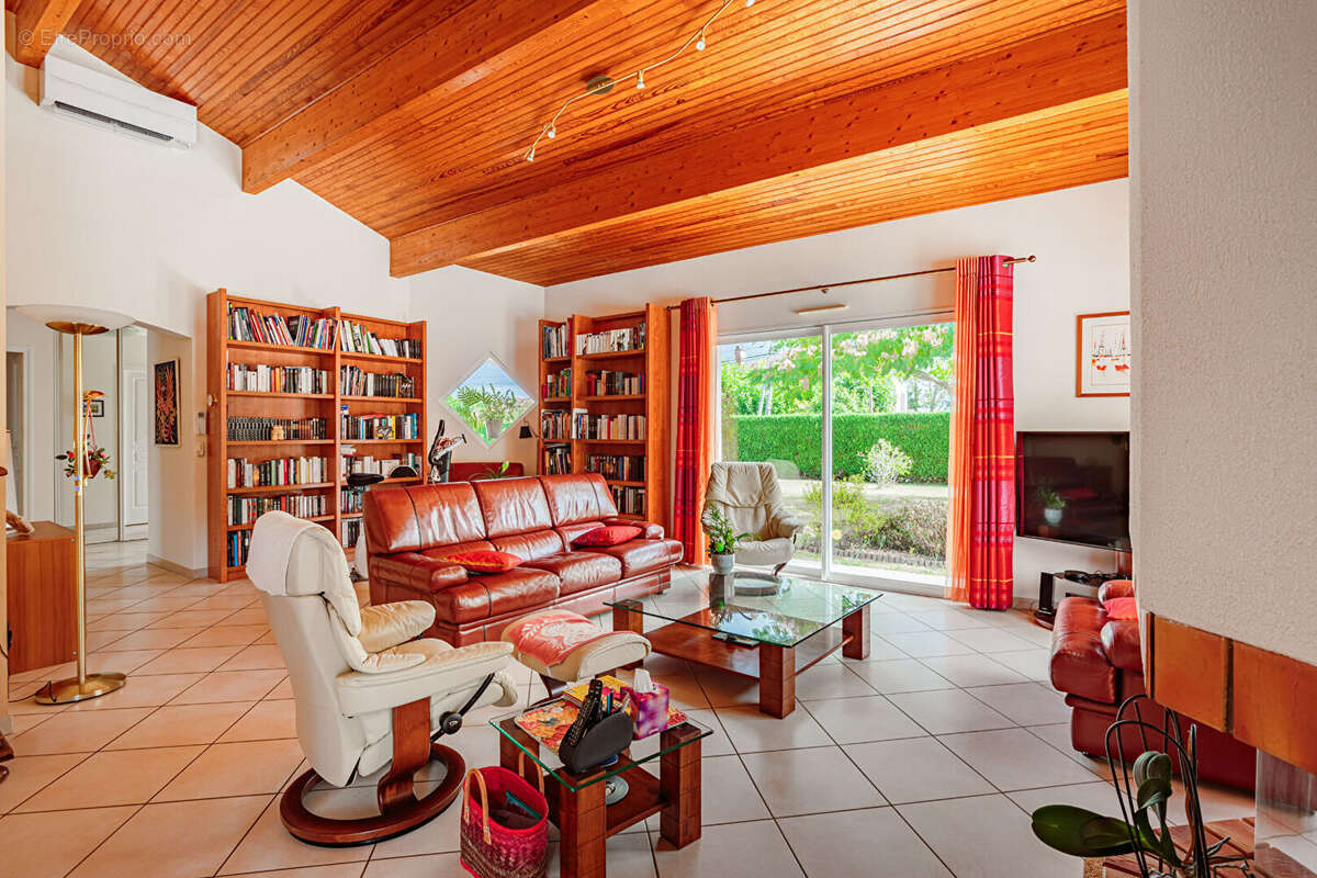 Saubrigues : Maison de plain-pied avec piscine sur 1.500 m² de terrain - photo 5