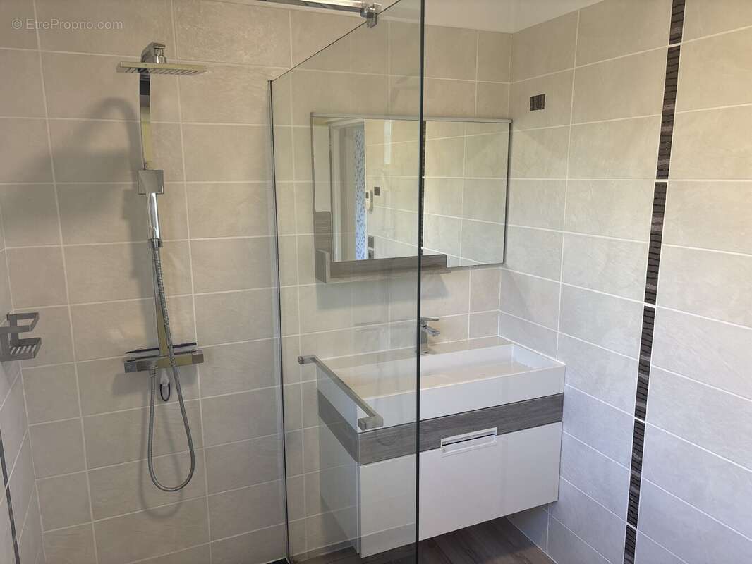 Maison à VELAINE-EN-HAYE