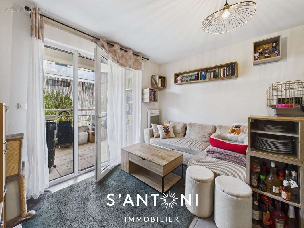 EXCLUSIVITÉ : Le compromis parfait entre intérieur et extérieur appartement de type 2 avec 2 places de stationnements - photo 4