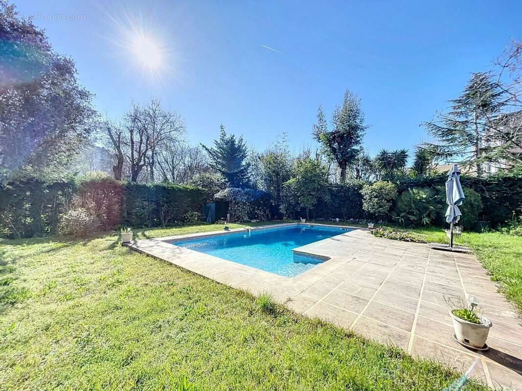 Appartement à MANDELIEU-LA-NAPOULE