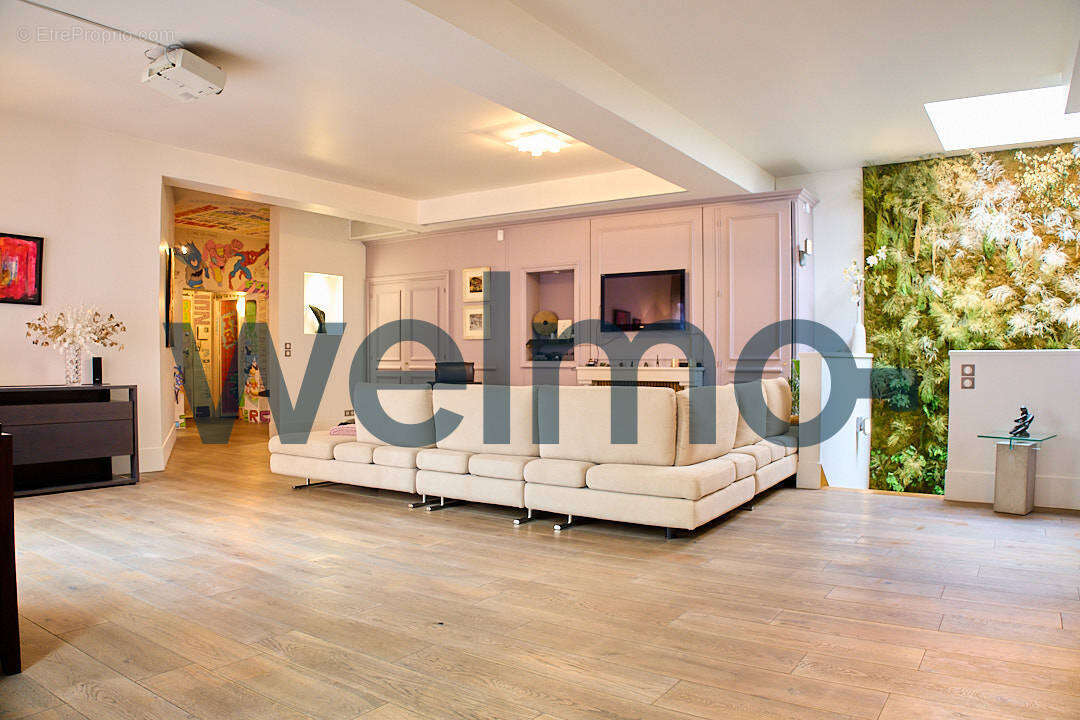 Appartement à NEUILLY-SUR-SEINE