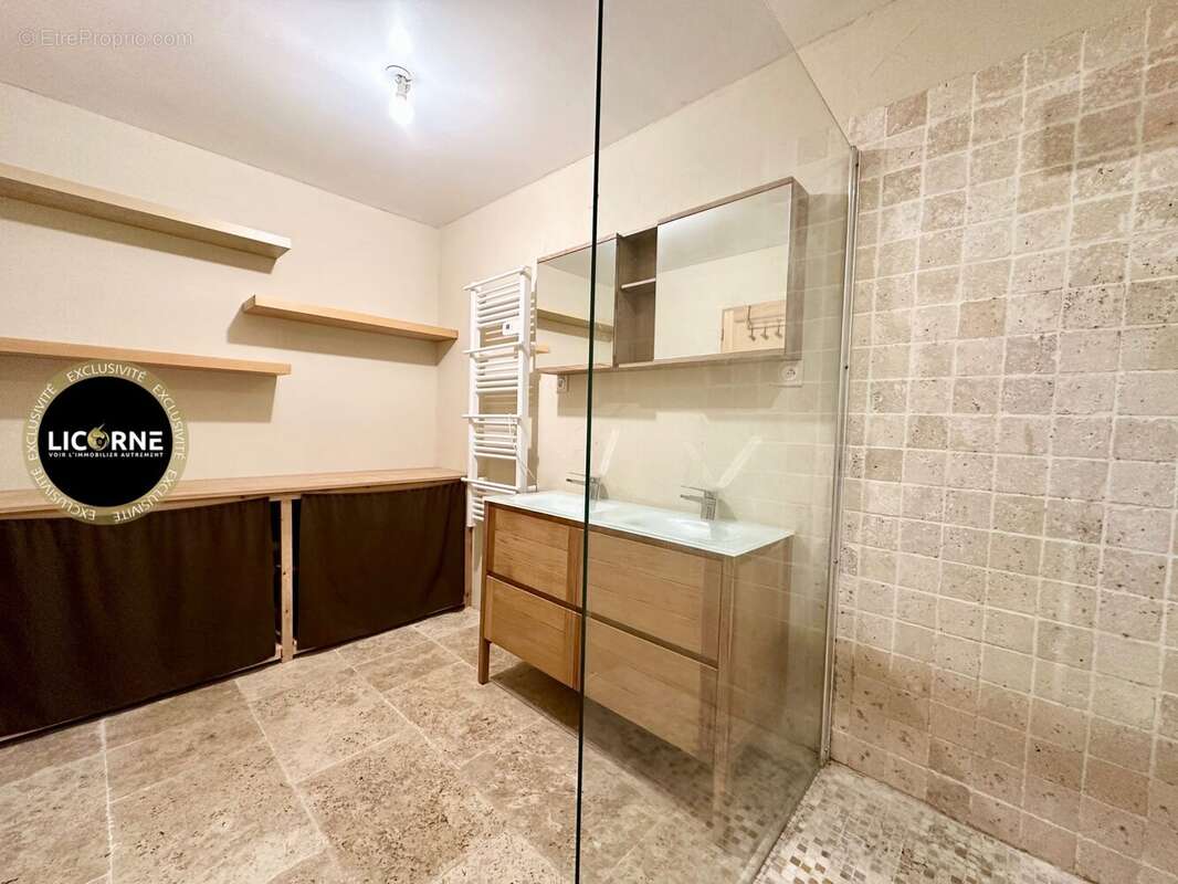 Appartement à LE PUY-SAINTE-REPARADE