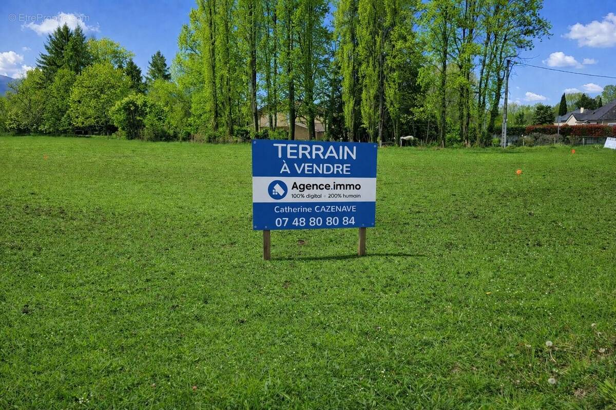Terrain à OGEU-LES-BAINS