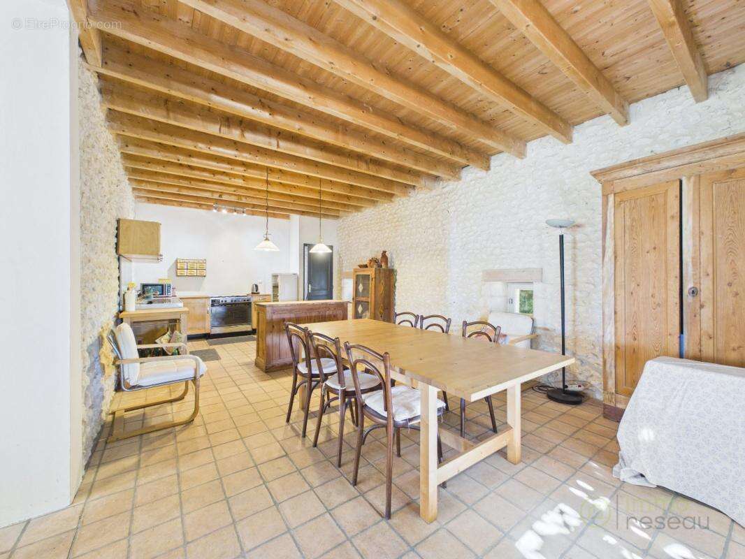 Maison 205 m² à Saint-Thomas-De-Conac  - photo 15