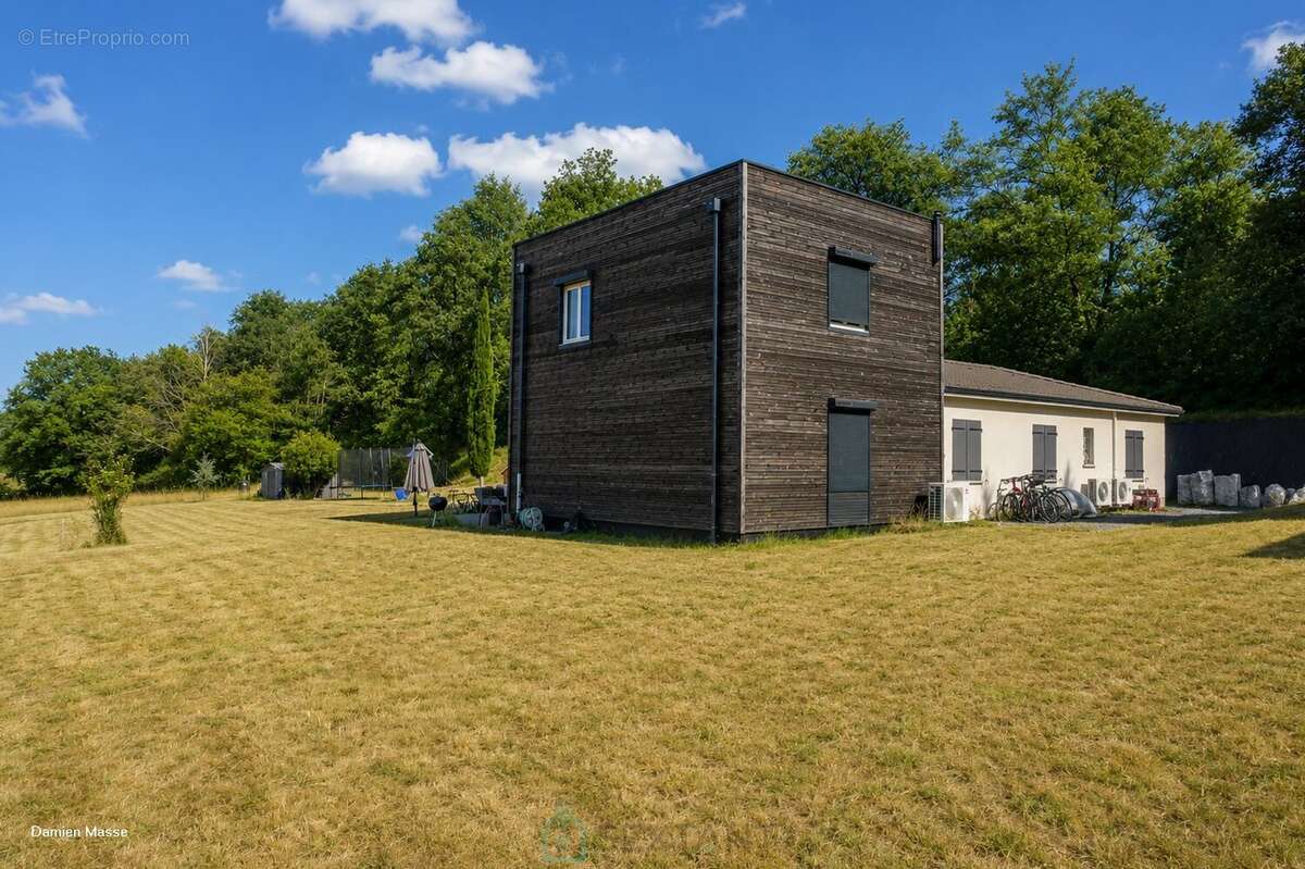 Villa contemporaine construite selon les normes techniques environnementales dans le coeur du Périgord vert. - photo 3