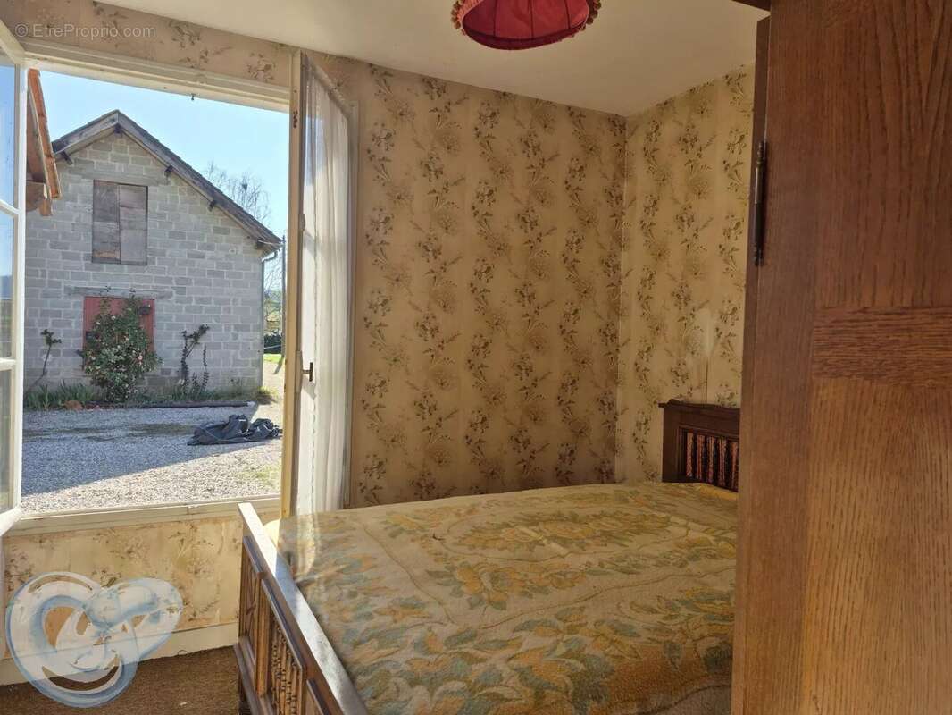 Commerce à BEYNAC-ET-CAZENAC