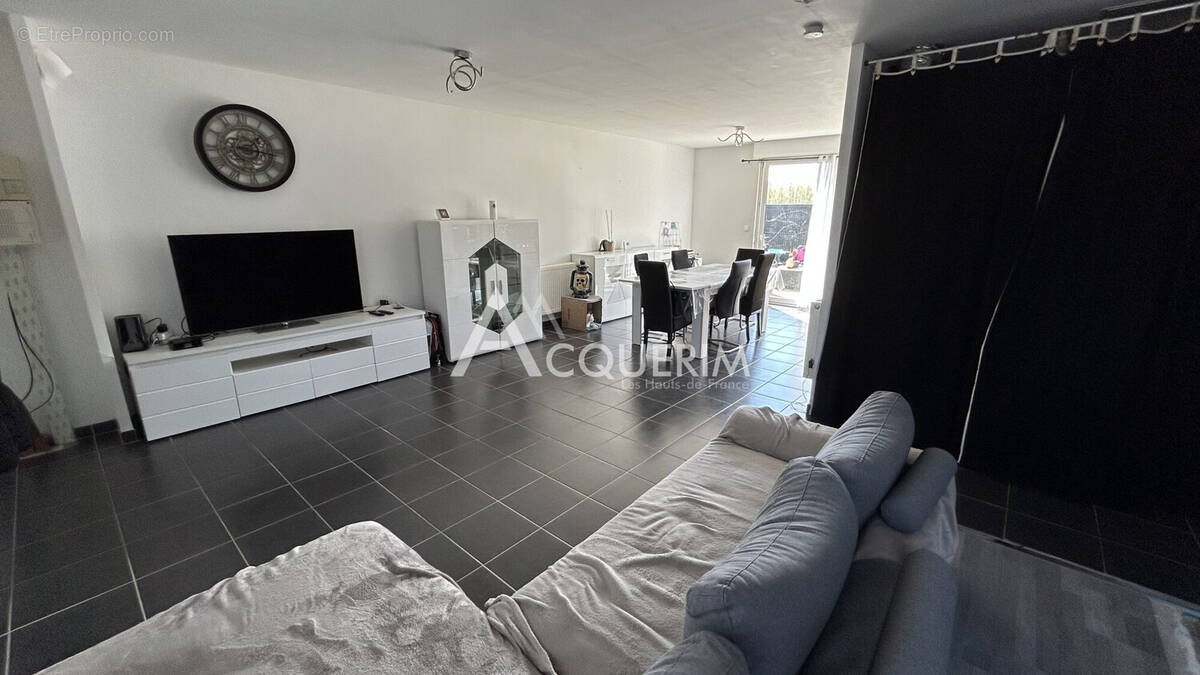 Maison à OSTRICOURT