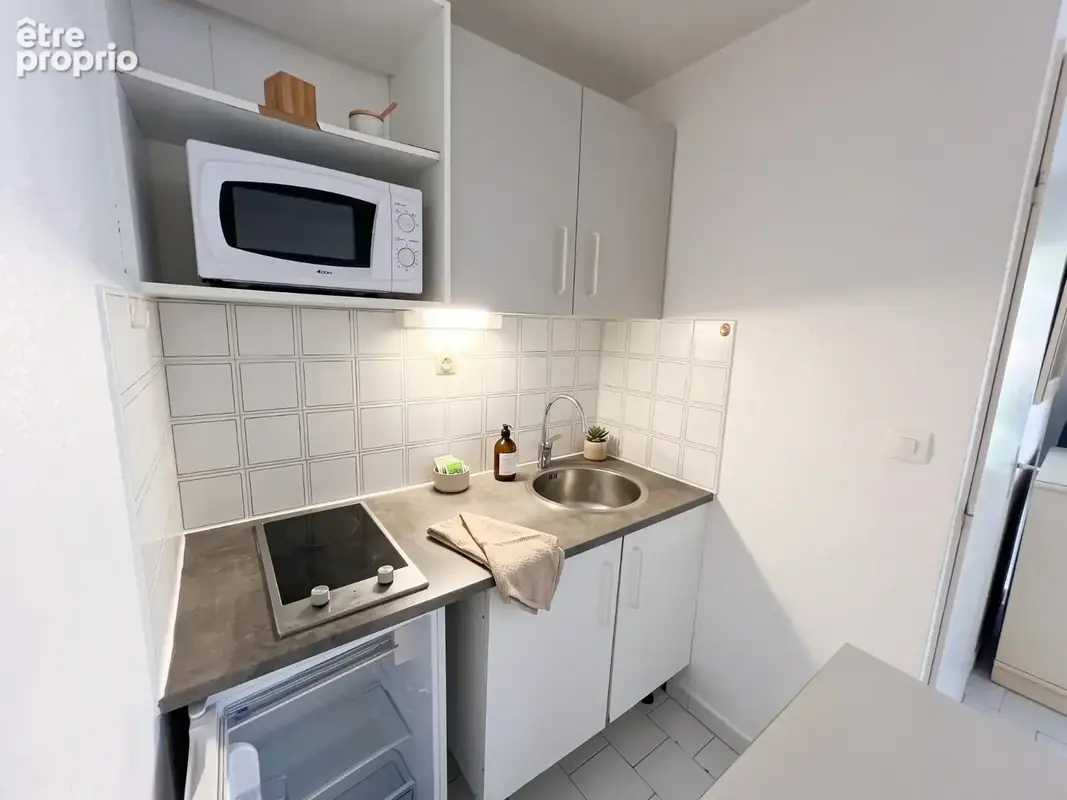 Le cap d’agde – appartement meublé avec vraie cabine fermée à fenêtre  grande loggia fermée modulable 10 m²  vue jardin & piscin - photo 3