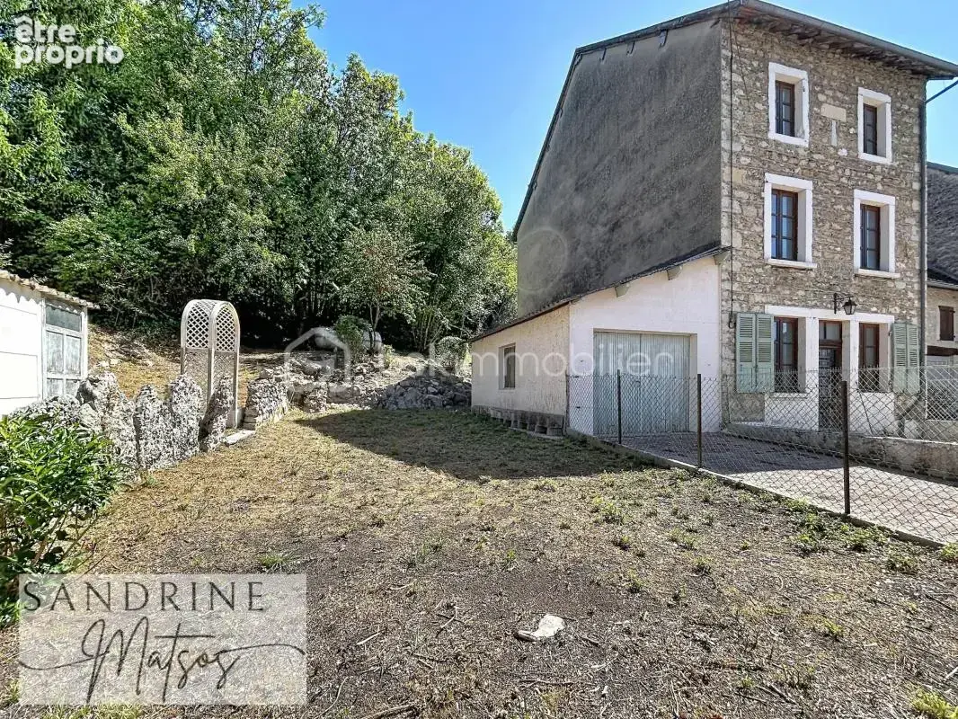 Maison en pierre pleine de charme et de potentiel - photo 2