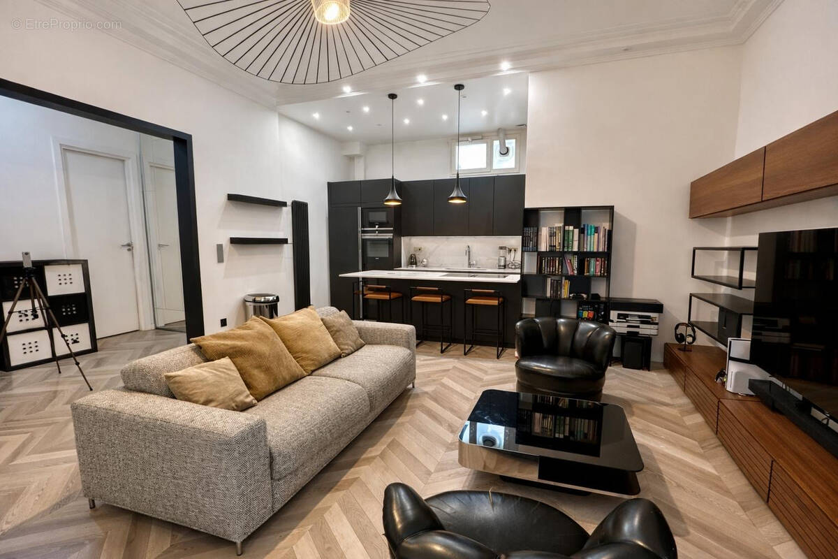 Appartement à PARIS-16E