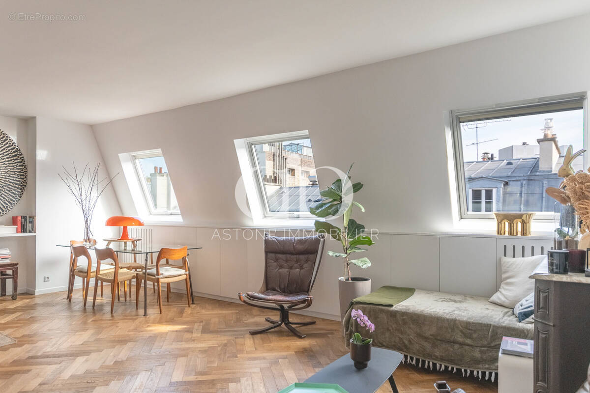 Appartement à PARIS-16E