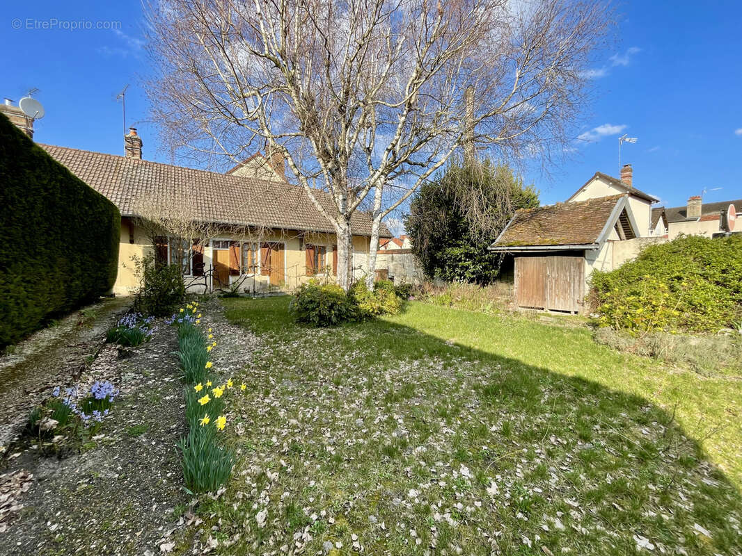 Maison à SAINTE-SAVINE