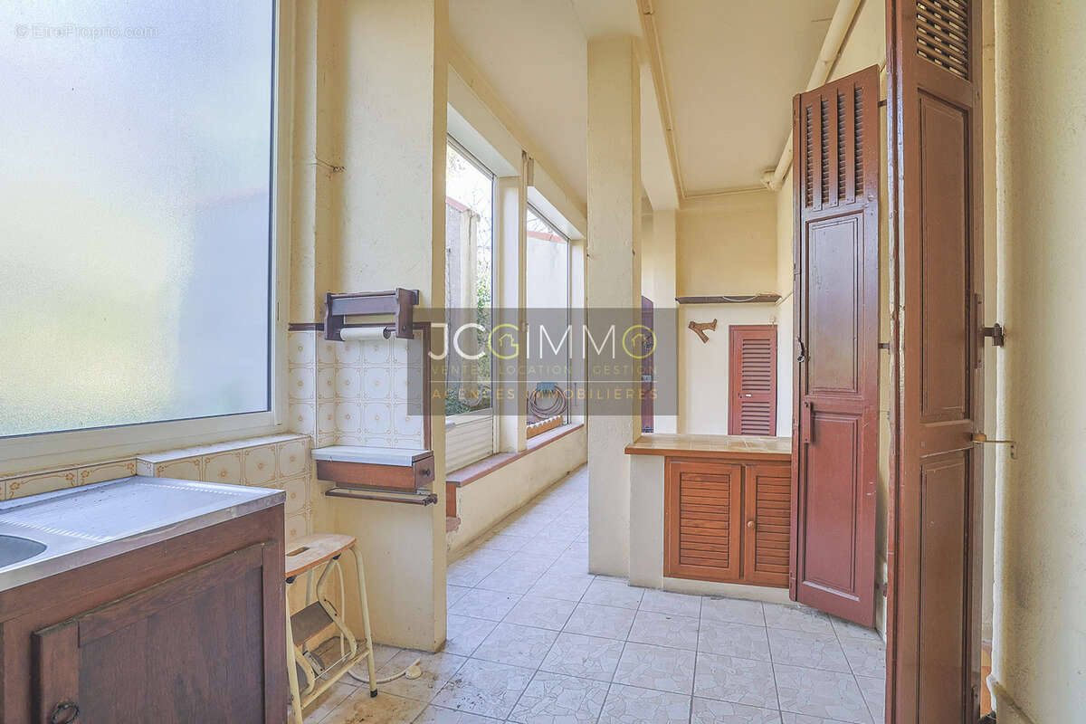 Maison à fort potentiel composée de 2 appartements - Bas Faron à Toulon - photo 14