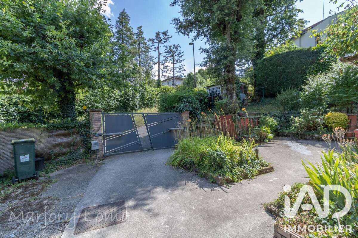 Maison 115 m² à Charbonnieres-Les-Bains  - photo 3