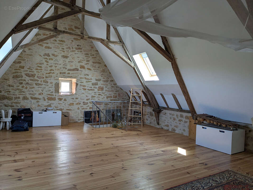 Maison en pierre avec dépendance - photo 9