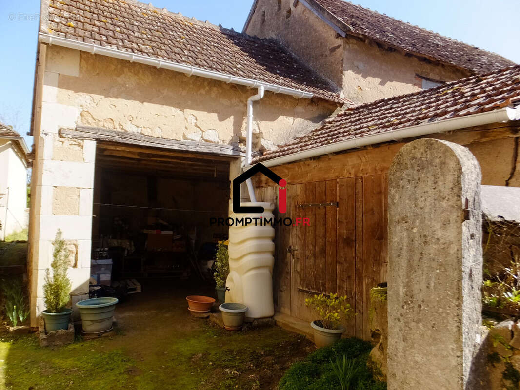 Maison à AINAY-LE-CHATEAU