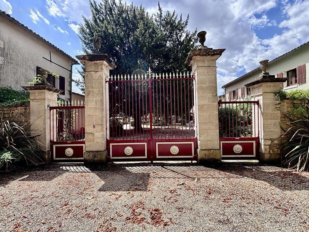 Magnifique Logis avec quatre gîtes de charme, deux piscines, cour intérieure et vaste parc paysager - photo 17