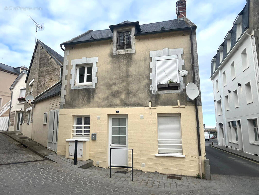 Appartement à PORT-EN-BESSIN-HUPPAIN