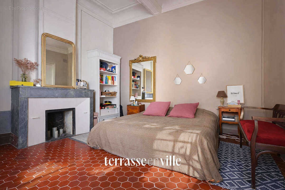 La ciotat   centre historique - grand duplex - t9 - 192 m2   5 ch - parcelle 350m2 - parking - 1 250 000€ - photo 23
