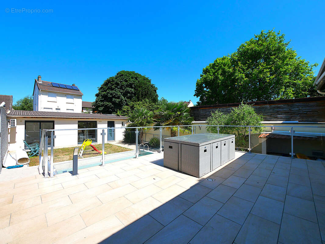 Maison à LE BLANC-MESNIL