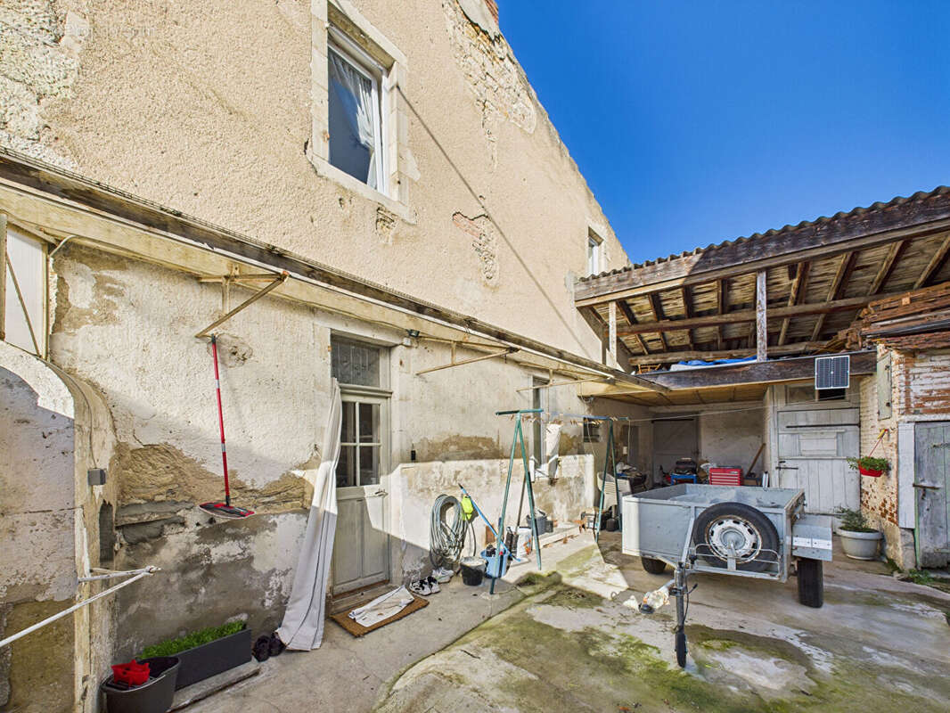 Maison à AIGUEPERSE