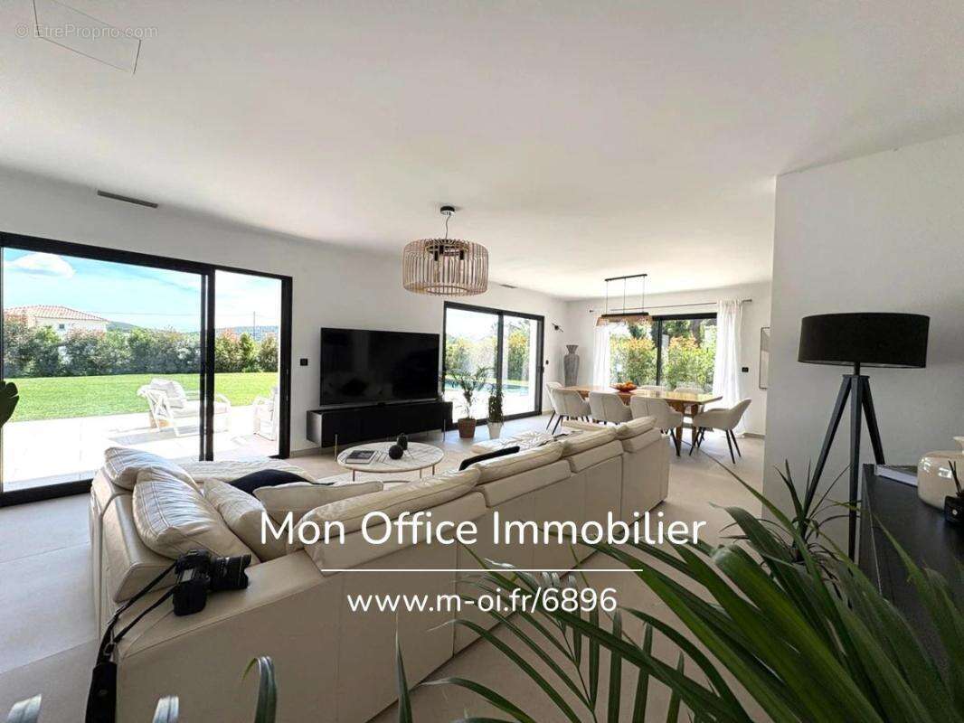 Maison à VENTABREN