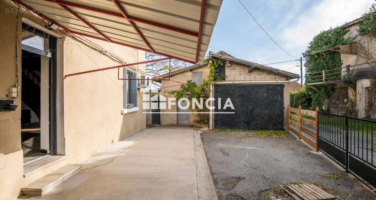 Maison à DECAZEVILLE