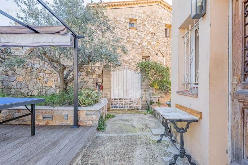 Mougins / à vendre Propriété type MAZET avec dépendance, piscine et garage pour 2 véhicules - photo 18