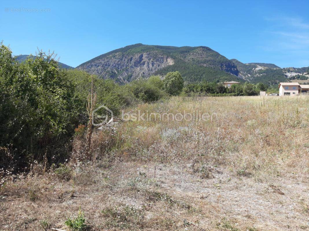 Terrain à THEUS