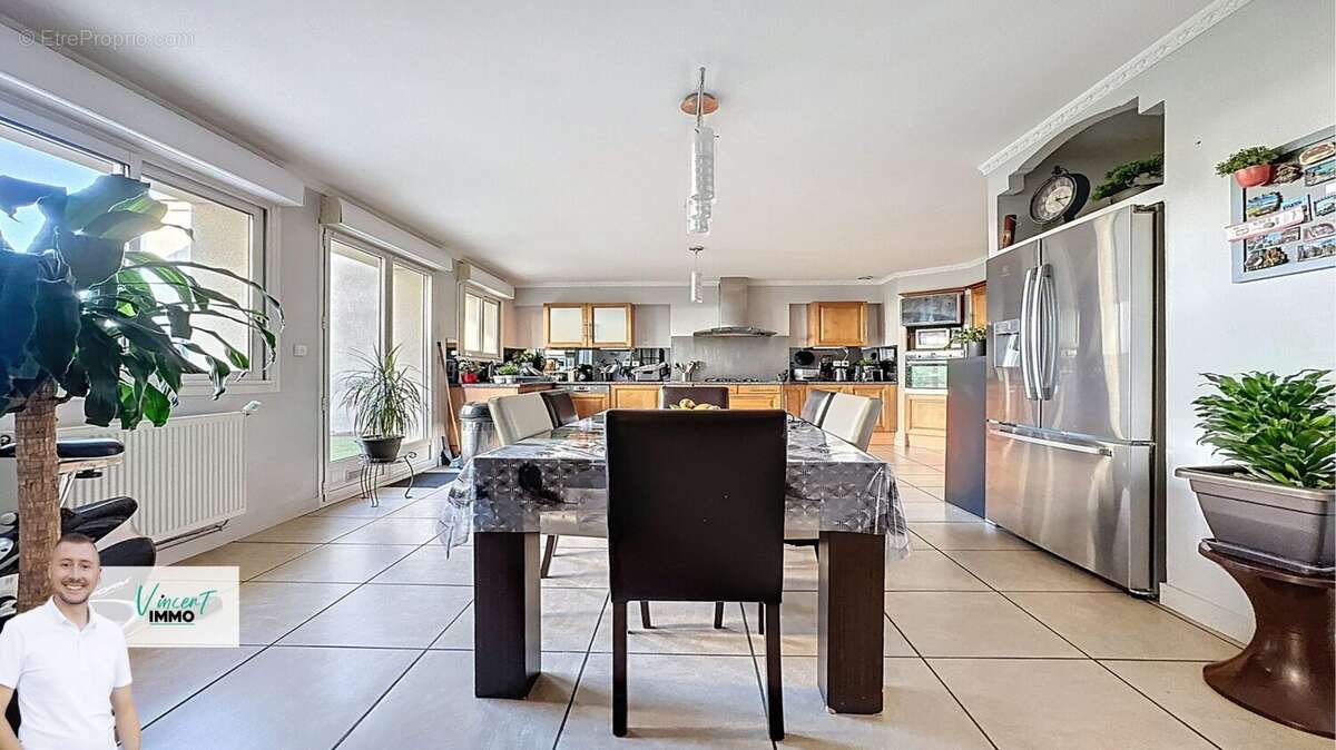 Maison 144 m² à Villeurbanne  - photo 6