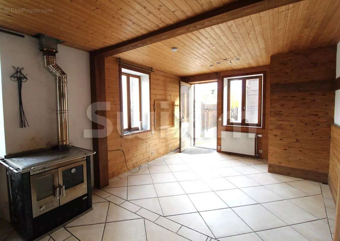 Maison à VIRIEU-LE-GRAND