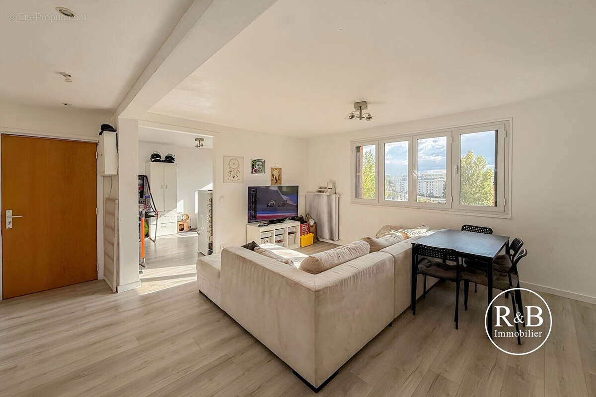 Appartement à LES CLAYES-SOUS-BOIS