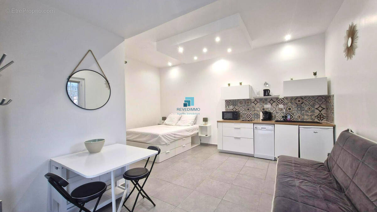 Appartement à ROQUEBRUNE-SUR-ARGENS