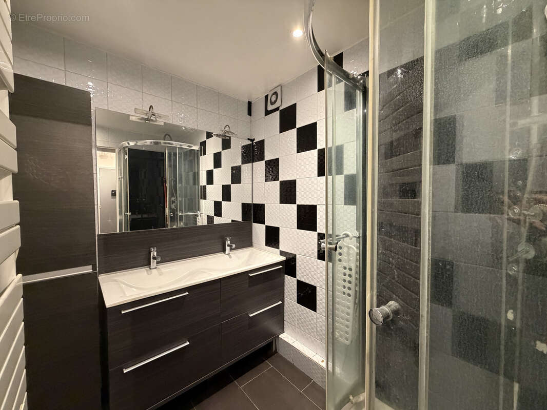 Appartement à CARROS