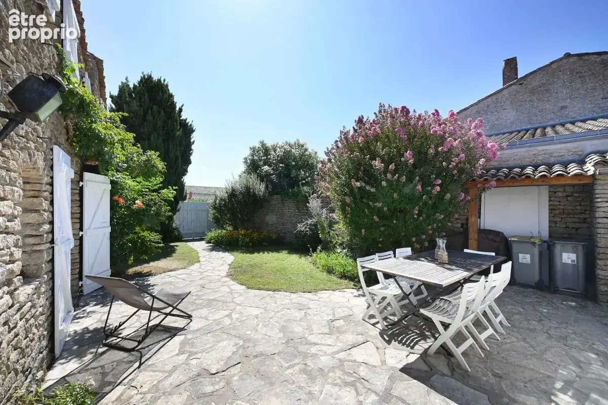Belle propriété plein centre du village avec cours et jardin Les Portes En Re A VENDRE - photo 30
