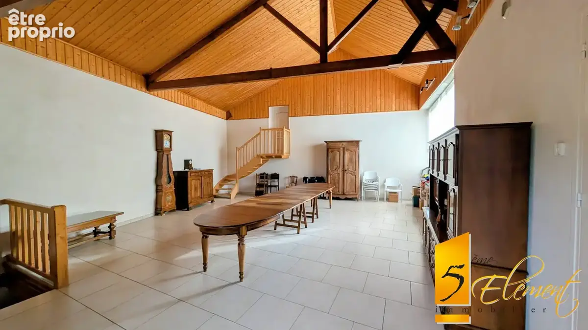 Maison 10 pièces 305 m² à vendre à Saint-Pierre-De-Bressieux (38870) - photo 3