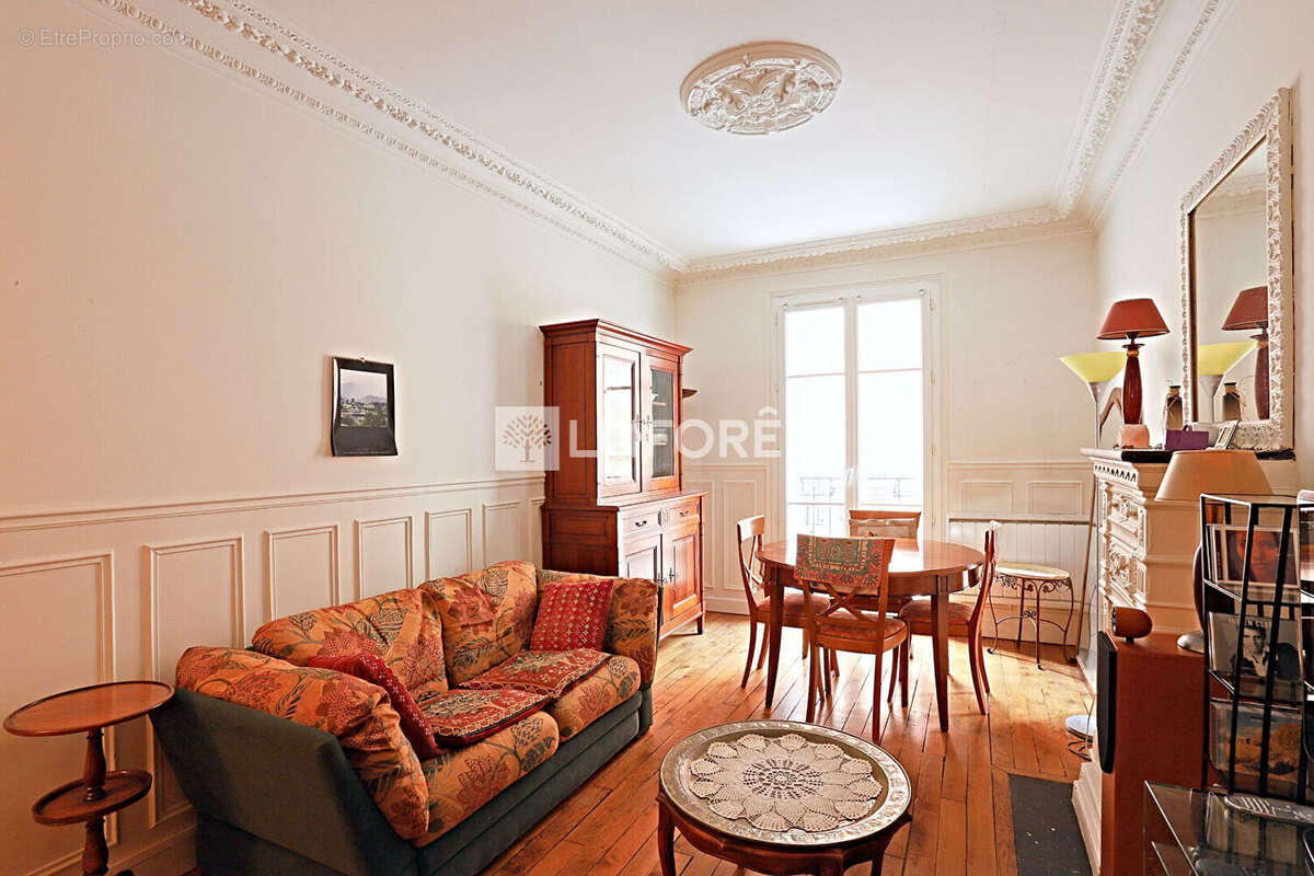Appartement à PARIS-14E