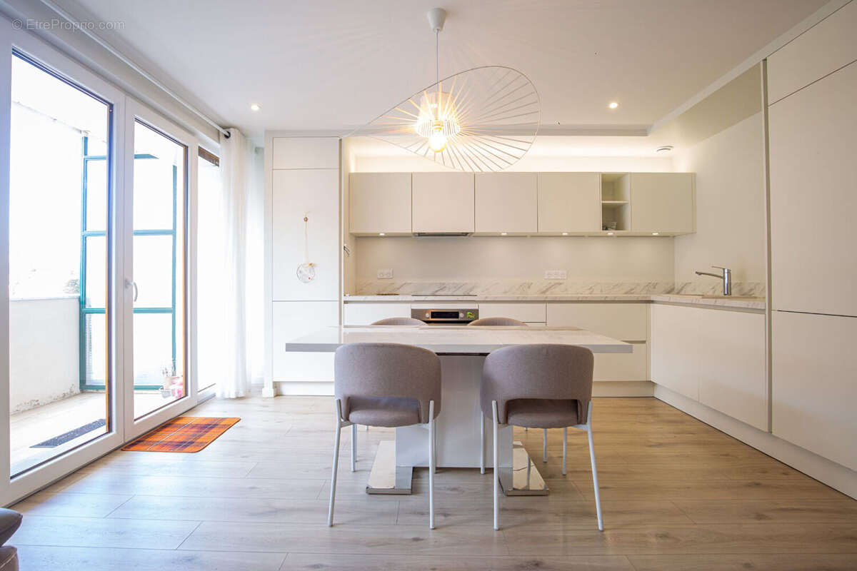 Agence immobiliere laforet - exclusivite - "pétunia" - annecy hyper-centre - appartement t3 de 63,03m² - balcons - cave - grenie - photo 2