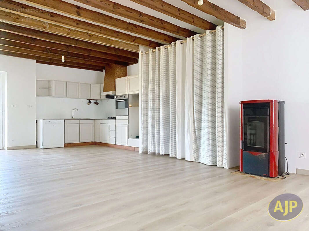 Maison à LA CORNUAILLE