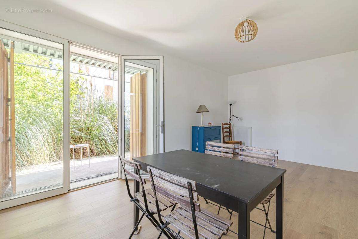 Appartement à L'ILE-SAINT-DENIS