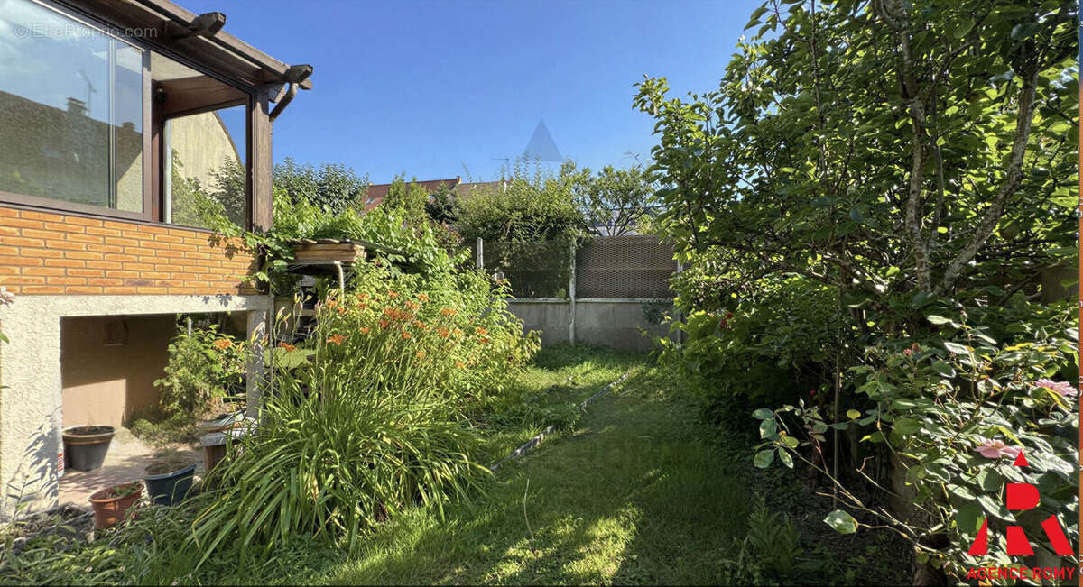 Maison avec jardin - Centre St Cyr - photo 2