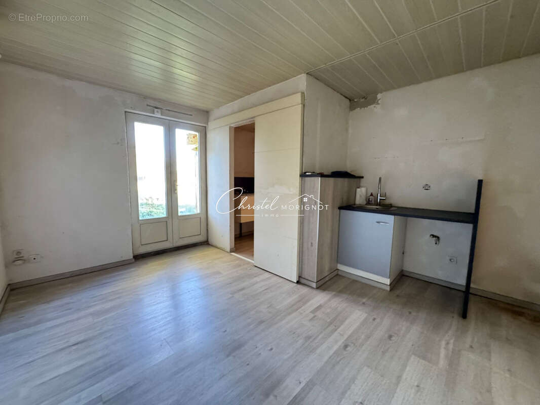 Maison de 140m2 + un atelier, dépendances et studio - photo 13