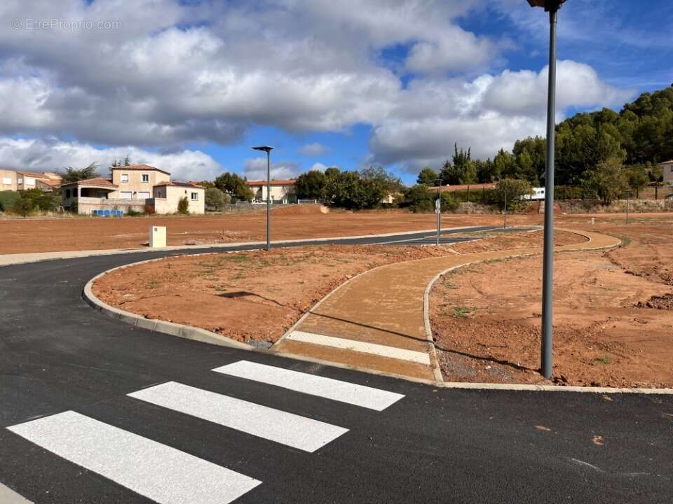 Terrain à VILLENEUVE-MINERVOIS