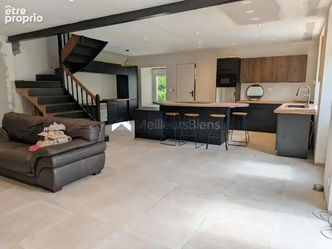 Maison familiale à Monteneuf 4 chambres terrain de 1810 m² - photo 8