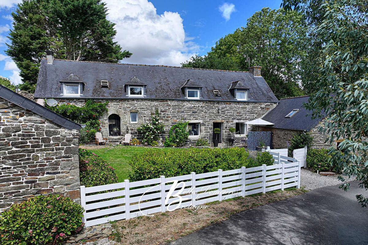 A vendre Fermette du 17ème rénovée pleine de charme Côtes d'Armor - photo 2