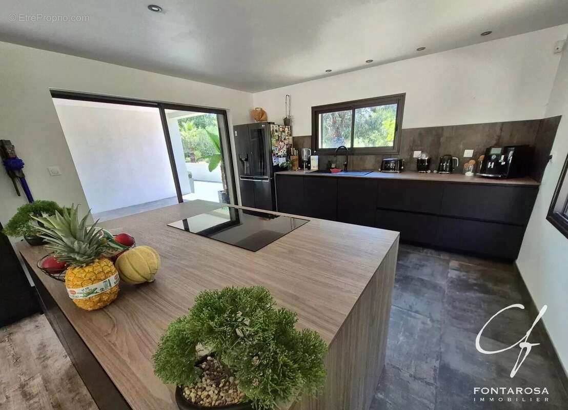 Maison à ROQUEBRUNE-SUR-ARGENS