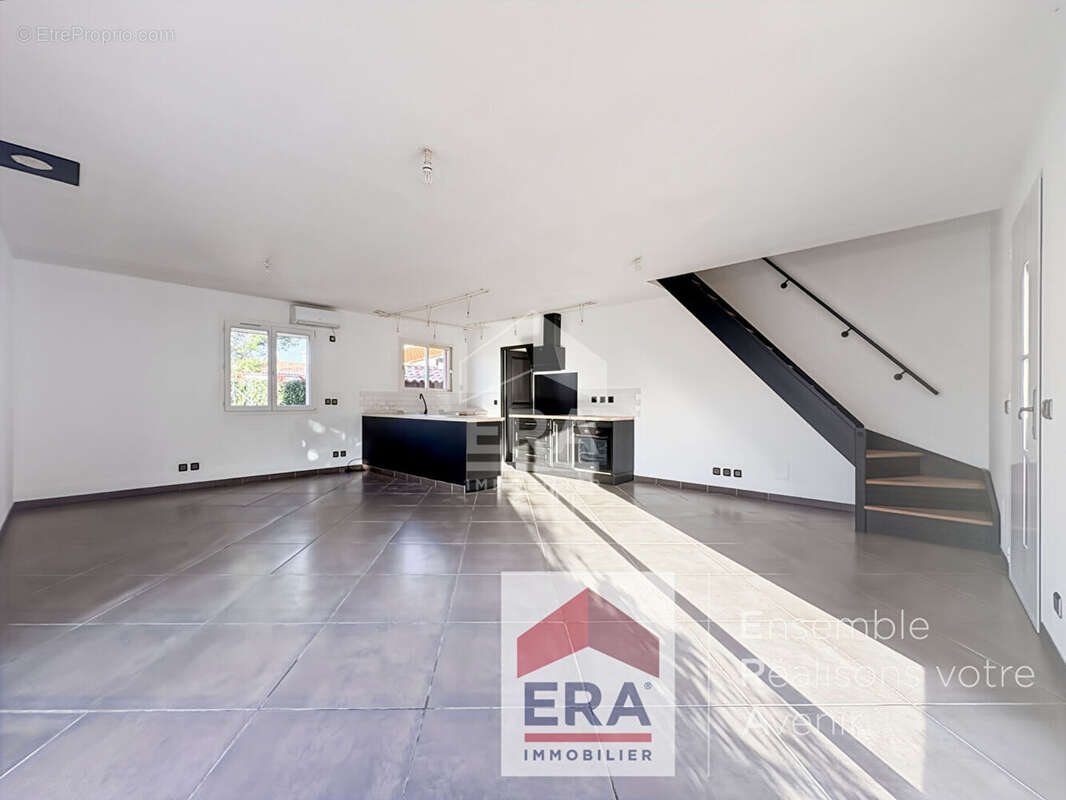 Maison à VILLELONGUE-DELS-MONTS