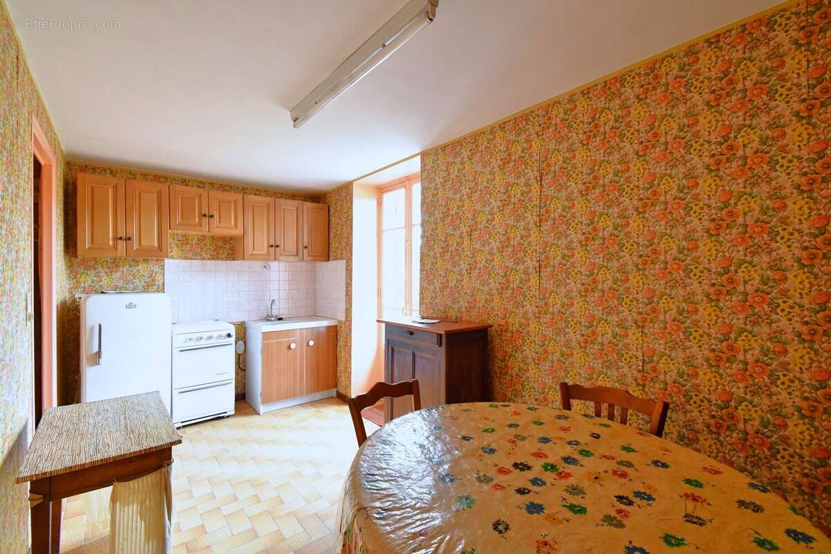 Maison à LA CELLE-EN-MORVAN