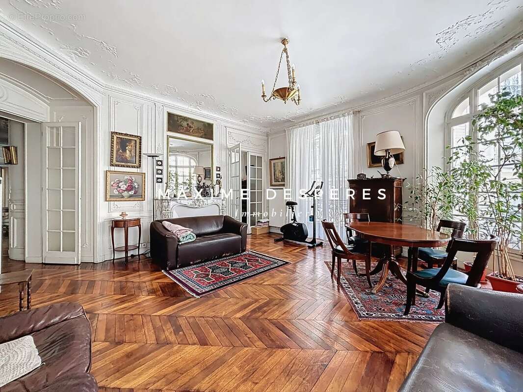 Appartement à PARIS-17E